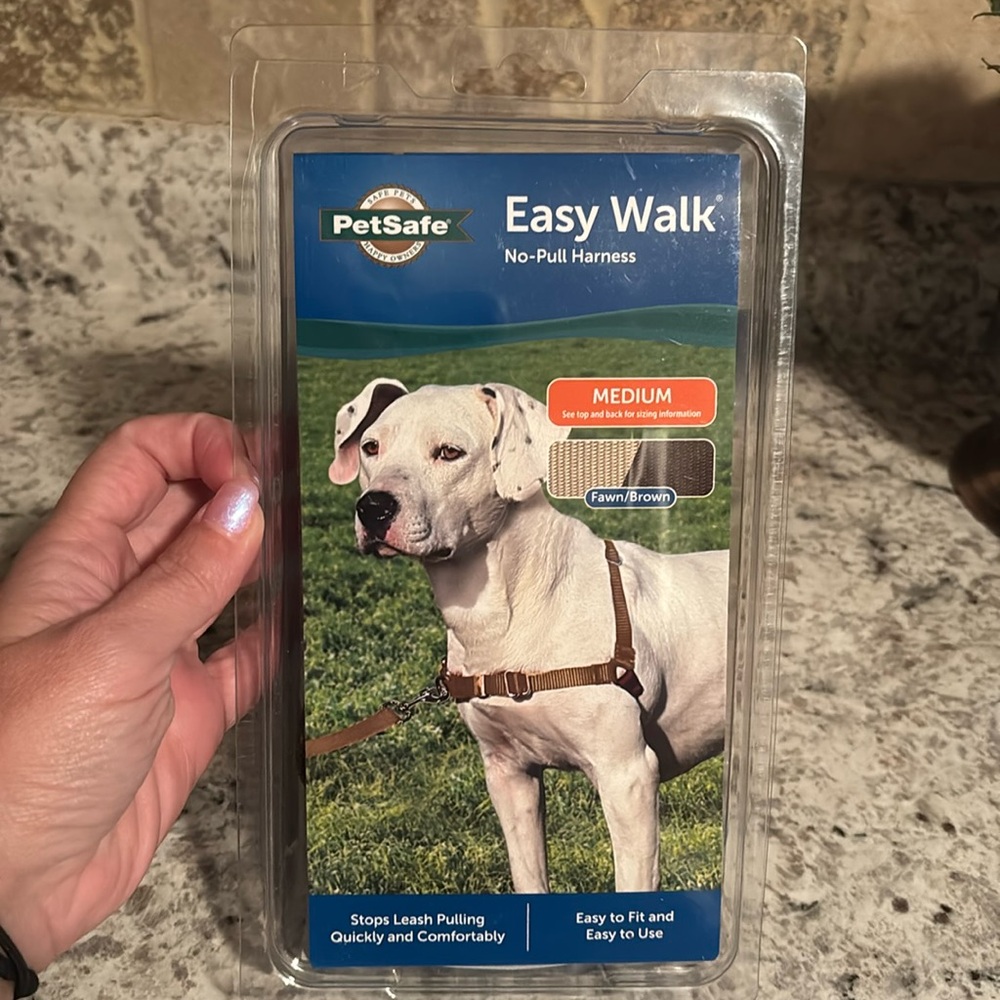 NWT Easy Walk No pull Harness. Medium. Fawn/Brown